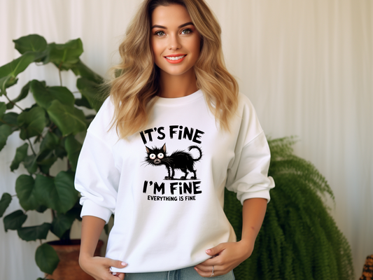 Pullover mit It’s fine, I’m fine, everything is fine und gestresster schwarzer Katze – perfekt für humorvolle Katzenfans.