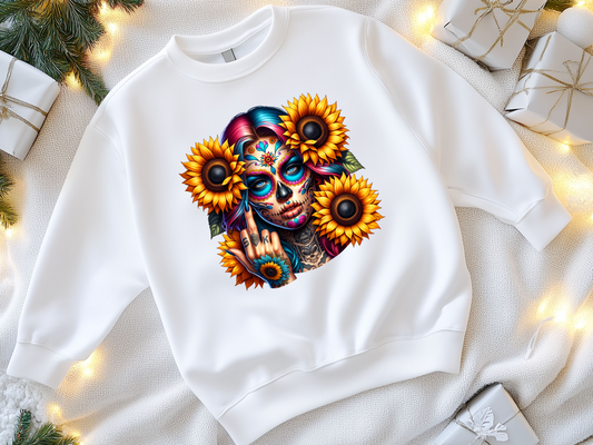 Stylischer Pullover mit Tattoo Girl und Sonnenblumen. Perfekt für coole Streetwear und alle, die mit Frechheit Style zeigen wollen!