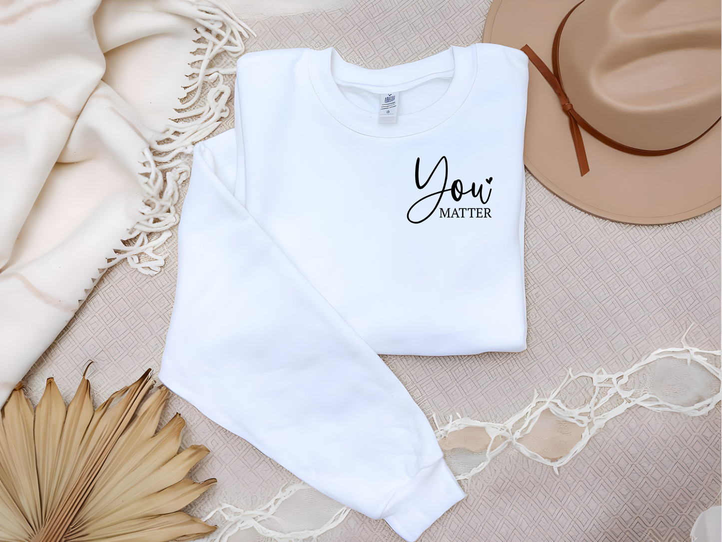 Positiver Pullover mit "You Matter" auf der Brust und inspirierendem Spruch am Rücken. Verbreite gute Vibes und bleib cozy dabei!