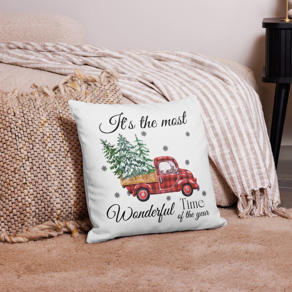 Festliche Weihnachtsfreude – Kissen mit Truck und Tannenbäumen | It's the Most Wonderful Time of the Year