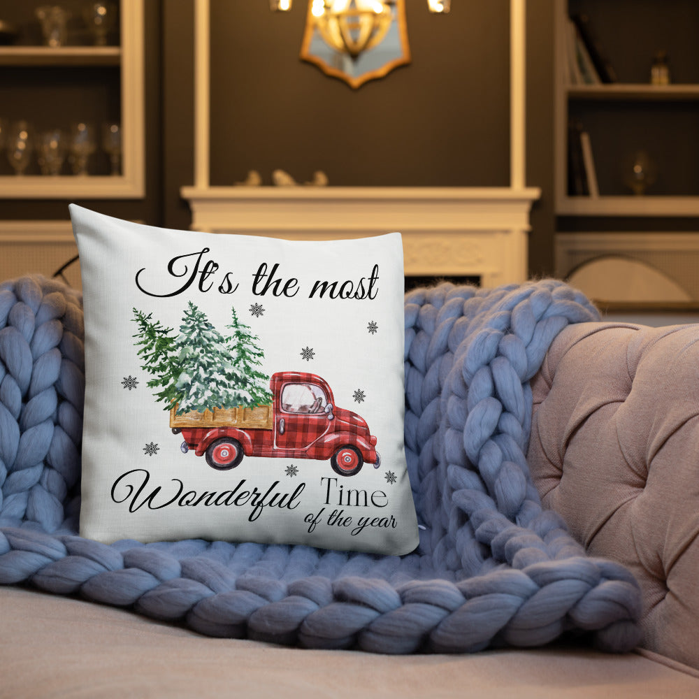 Festliche Weihnachtsfreude – Kissen mit Truck und Tannenbäumen | It's the Most Wonderful Time of the Year