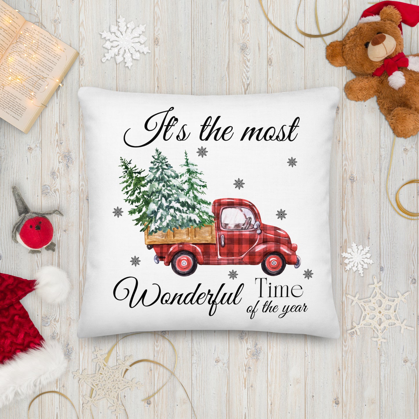 Festliche Weihnachtsfreude – Kissen mit Truck und Tannenbäumen | It's the Most Wonderful Time of the Year